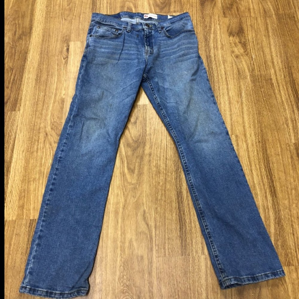 30x30 Wrangler Slim Straight Jeans